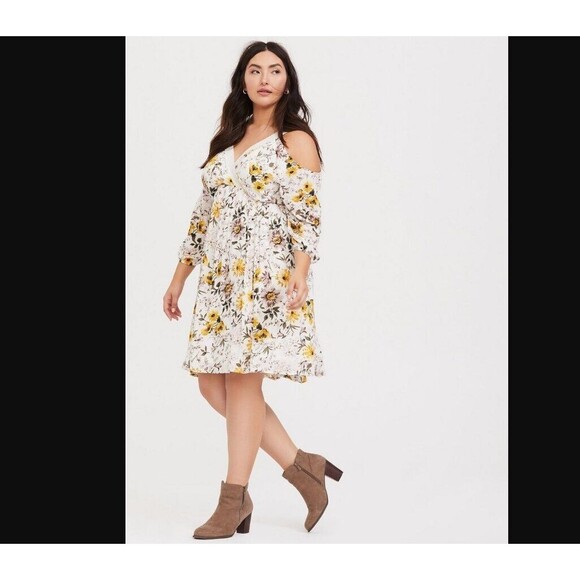 Torrid Dresses & Skirts - Torrid Plus Size 0X Large Ivory Yellow Floral Cold Shoulder Gauze Skater Dress